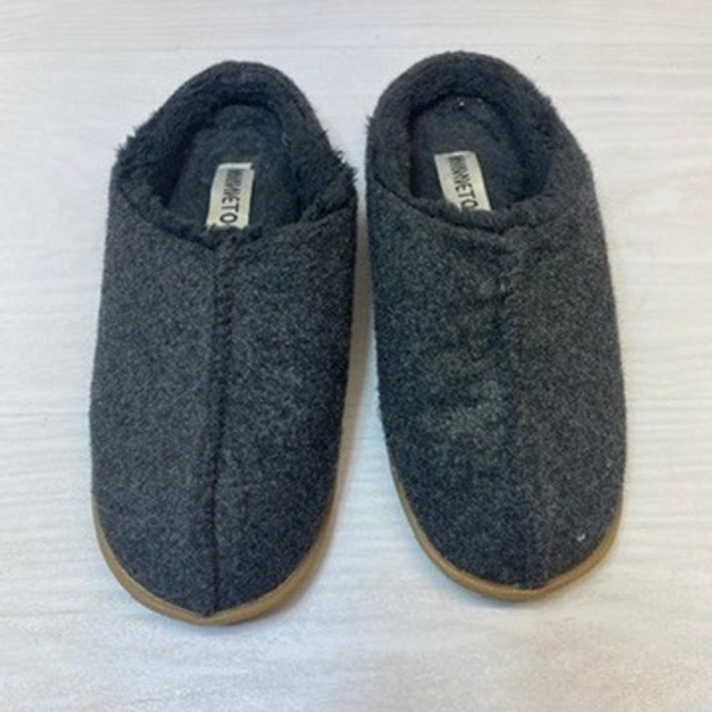 Minnetonka Womens 7 Slippers Scuff Charcoal Grey 44773 Cozy Faux Fur Loungewear